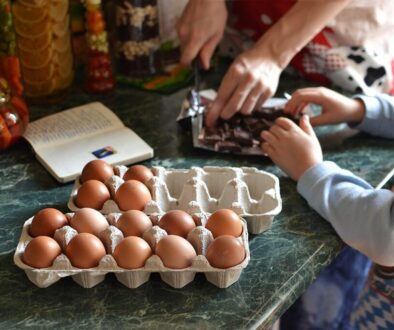 food table egg hand natural 3230799